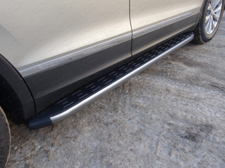 Volkswagen Tiguan 2017-	Пороги алюминиевые с пластиковой накладкой (карбон серые) 1820 мм